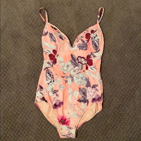 Brand new never worn seafolly bathing suit. - Picture 4 of 8